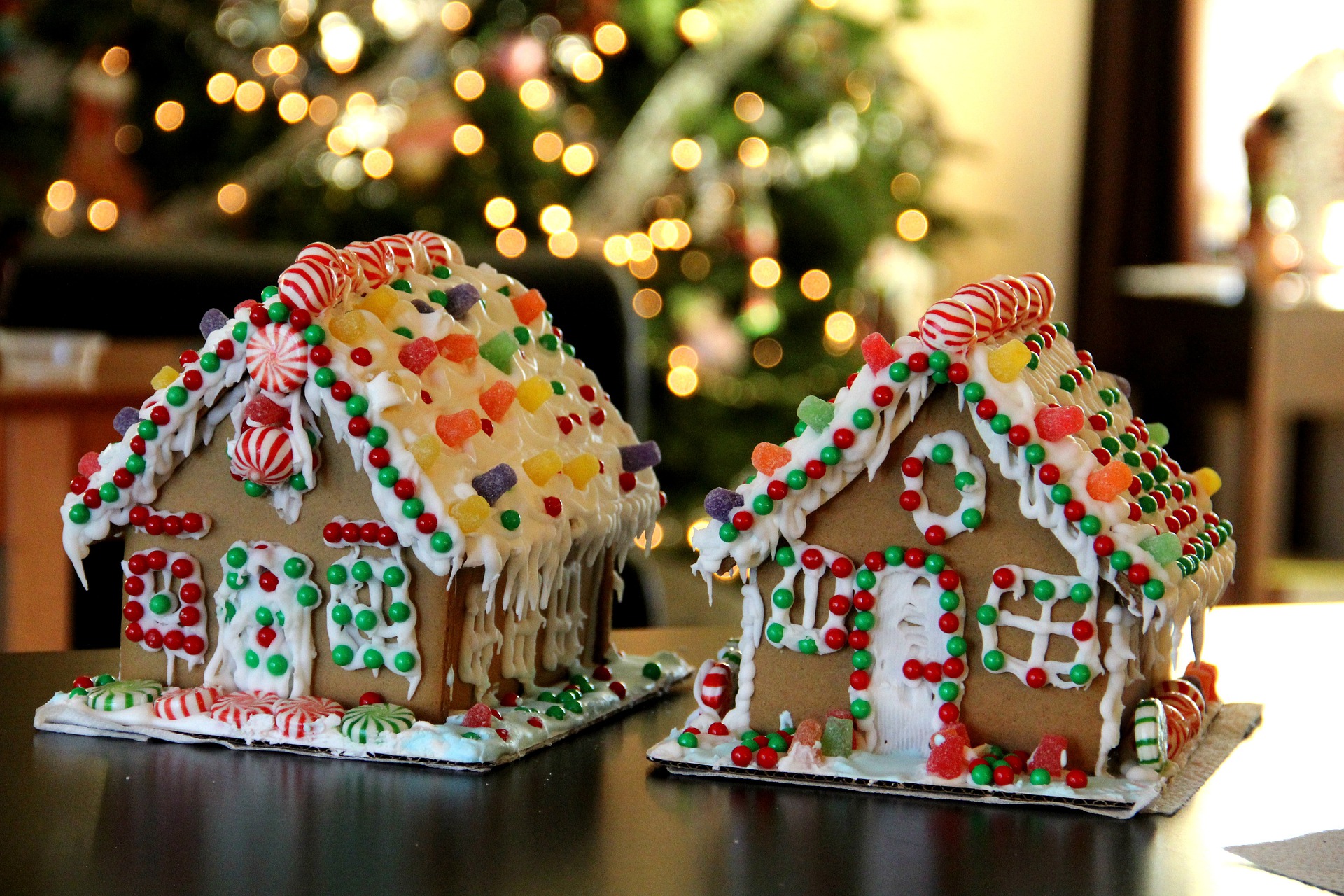 2 decorated gingerbread houses 